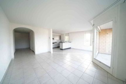 Schwellenlose 4.5-Zi-Whg. mit grossem Balkon und Lift 1/5