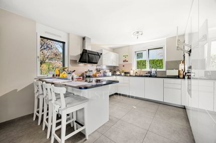 Villa de 5 pièces en vente à Thônex - 213 m² 1/5
