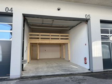 Dépôt avec mezzanine 1/5