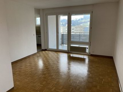 Günstig!, sonnig, ruhig, grosser Balkon! Sep. Küche. 2.5-Zi-Wohnung mit Aussicht! 1/3