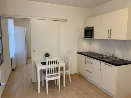 2 Zimmer -Wohnung mit separatem Eingang 1/5