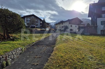 Mehrfamilienhaus mit Umschwung 1/5