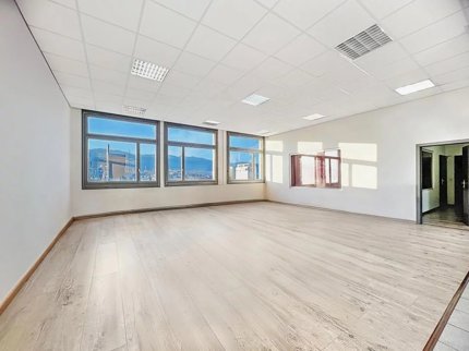Commercial for rent in Satigny, Switzerland 1/5