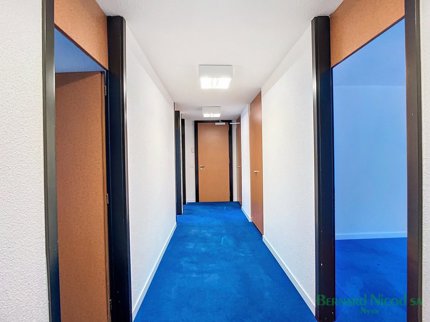 Bureaux idéalement situés 1/5