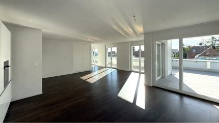 Attika City-Wohnung, grosszügig und sonnig 1/5