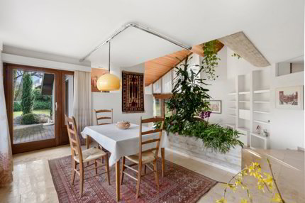 Freistehende Villa auf grosszügigem Grundstück 1/5