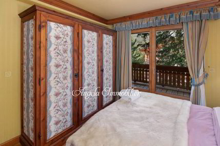 Charming 4-room apartment with fireplace in sunny Crans-Montana 1/5
