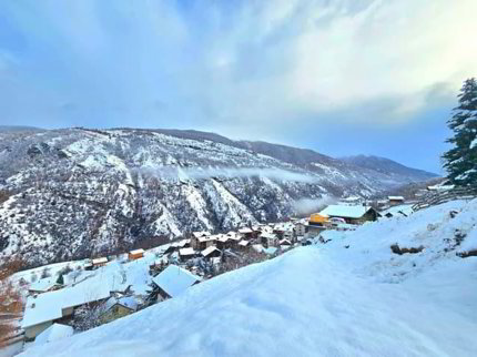 Terrain équipé de 1047 m2 avec vue sur les montagnes et la vallée... 1/5