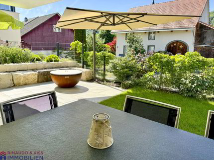 Exklusives Wohnen - viel Platz mit Blick in die Reben 1/5