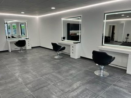 Salon de coiffure haut de gamme entièrement neuf 1/3