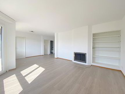 Bel appartement de 3.5 pièces avec balcon et vue imprenable à... 1/5