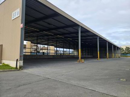 Halles de stockage XXL à St-Prex / XXL-Lagerhallen in St-Prex 1/5