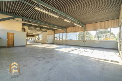 Gewerbehalle mit Büro und Umschwung in Raron zu vermieten 1/5