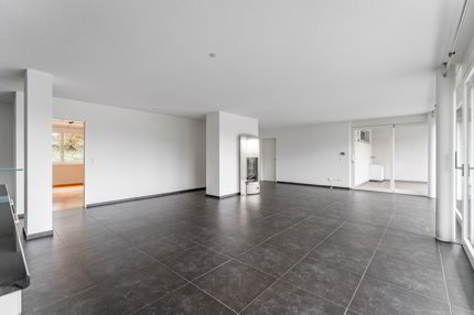 Sonnige, grosse 4.5 Zimmer-Wohnung mit Weitblick und gedecktem Balkon 1/5