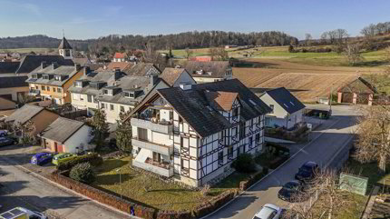 Appartement sous le toit de 4 pièces en vente à Büsingen am Hochrhein - 150 m² 1/5