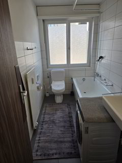 Helle 3.5 Zimmerwohnung an zentraler Lage in Orpund zu vermieten 1/5