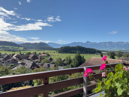 Bestens gelegen zwischen Thun und Bern - in ca. 15 Minuten in Thun, in ca. 25 Minuten in Bern. 1/5