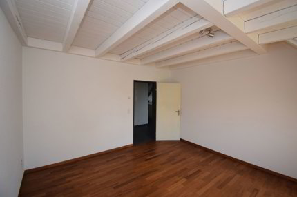 Neu Renovierte 4,5 Zimmer Maisonette-Wohnung im 2. OG mit Lift (Eigentumsstandard) 1/5