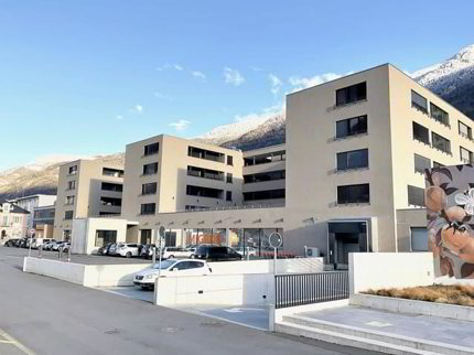 Espaces commerciaux neufs devant la gare 1/3