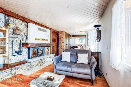 Gepflegtes und modernisiertes Chalet mit Einliegerwohnung und Traumausblick 1/5