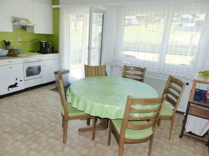 Grosses 9 Zi.- Einfamilienhaus mit viel Potenzial an traumhafter Lage 1/5