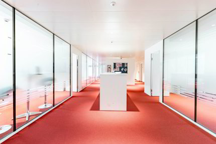 Moderne, grossflächige Büro- & Gewerbefläche in Matten 1/5