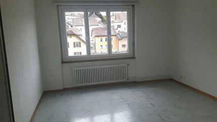 Spacieux appartement 4 pièces avec balcon au Locle 1/5