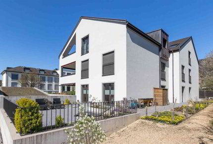 Neuwertige, exklusive 4,5-Zimmer-Garten-Eigentumswohnung 1/5
