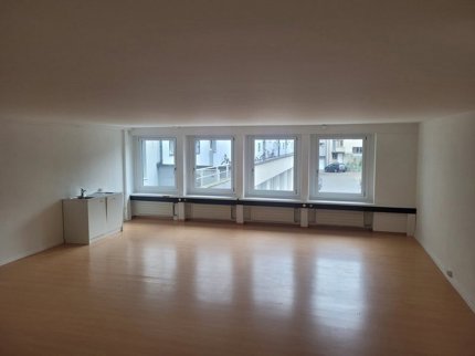 Büro/Atelier direkt beim Bahnhof Oerlikon 1/3