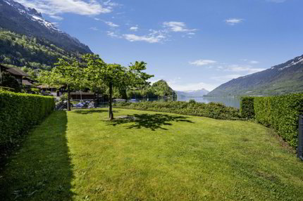LAKESIDE LIVING 4,5 Zimmer Gartenwohnung in Iseltwald 1/5