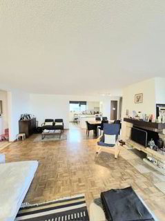 Appartement de 161 m² avec vue lac - volumes et potentiel à St-Blaise 1/5