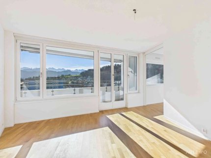 Wohnen hoch hinaus: 12. Etage mit Panorama über See und Berge 1/5