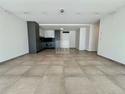 Spacieux et lumineux appartement 3,5p et grande terrasse sud à louer à Fully 1/5