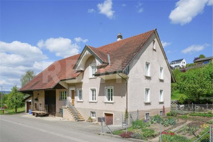 Grosszügiges, bewohnbares Bauernhaus mit separater Baulandreserve 1/5