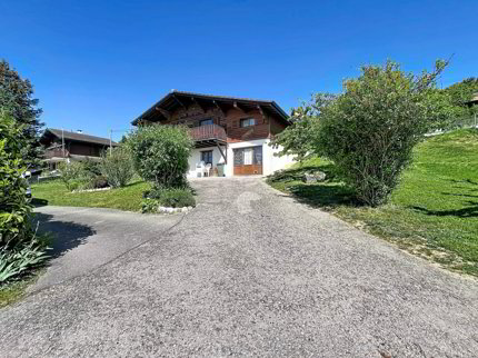 Chalet de 6.5 pièces en vente à Genolier - 184 m² 1/5
