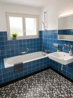 Sonnige 4.5-Zimmerwohnung mit Balkon in Heitenried 1/5