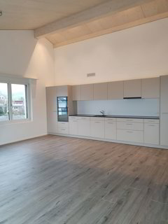Vermietung: 3.5-Zimmer-Dachwohnung 1/5