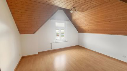 Charmante 3-Zimmer-Dachwohnung an zentraler Lage in Schwarzenbach zu vermieten 1/5