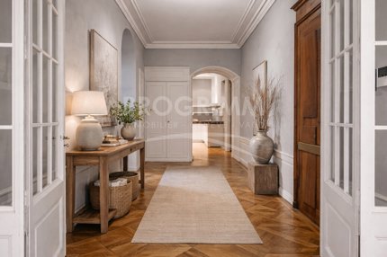Apartment for sale, place de bourg de four (Geneva, Switzerland) 1/3