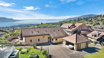 Maison de 9 pièces en location à Montreux Brent - 450 m² 1/5