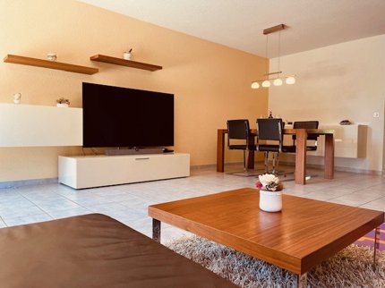 Hochwertig ausgebautes 5.5-Zimmer-EFH mit tiefen Nebenkosten 1/5