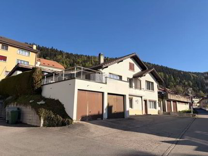 Maison familiale avec bureaux, garages et grand potentiel d'aménagement 1/5