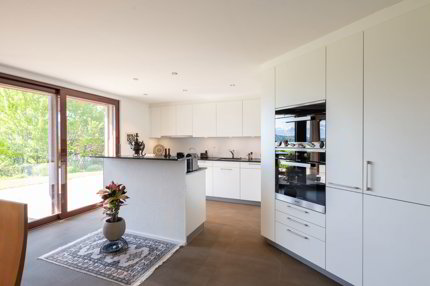 Grosszügige Gartenwohnung mit Panoramablick und hochwertigem Wohnkomfort 1/5