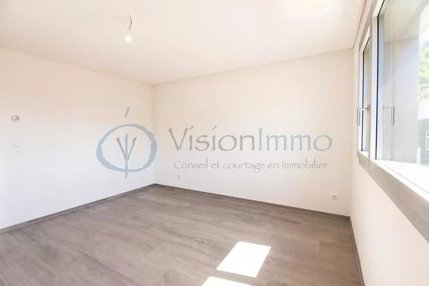 Appartement récent de 3,5 pièces avec terrasse et aperçu lac 1/5
