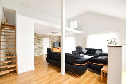 ZWEIFAMILIENHAUS MIT POTENZIAL 1/5