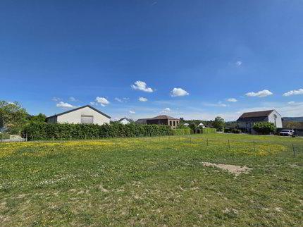 Bevorzugt gelegenes Baulandgrundstück (1'664m²), perfekt geeignet für Ein-, Zwei-, Reihen- oder Mehrfamilienhäuser 1/3