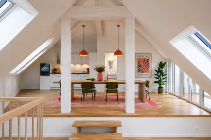 Erstbezug: Maisonette-Loftwohnung mit gemütlicher Loggia mitten in Zürich 1/5