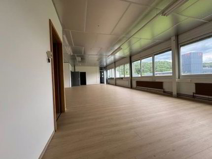 Surface commercial de 100m2 à louer 1/3