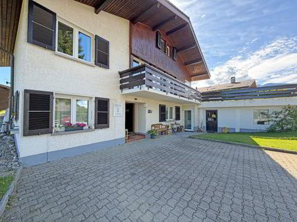 Freistehendes Einfamilienhaus mit Einliegerwohnung 1/5