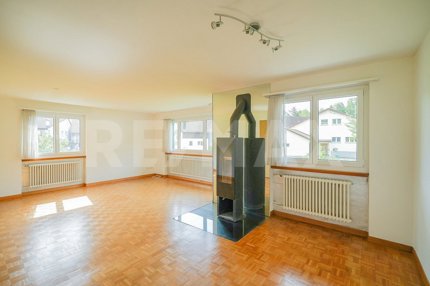 Freistehendes 5.5 Zimmer-Einfamilienhaus mit grossem Garten 1/5